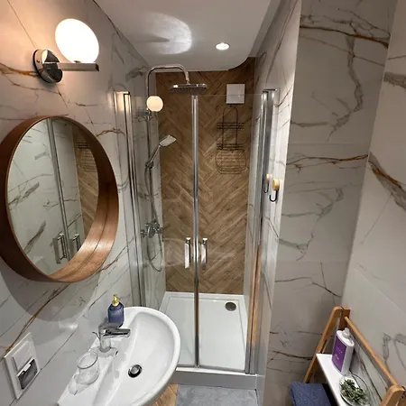 شقة Cozy Bay - 15 Minutes Drive From The Old Town