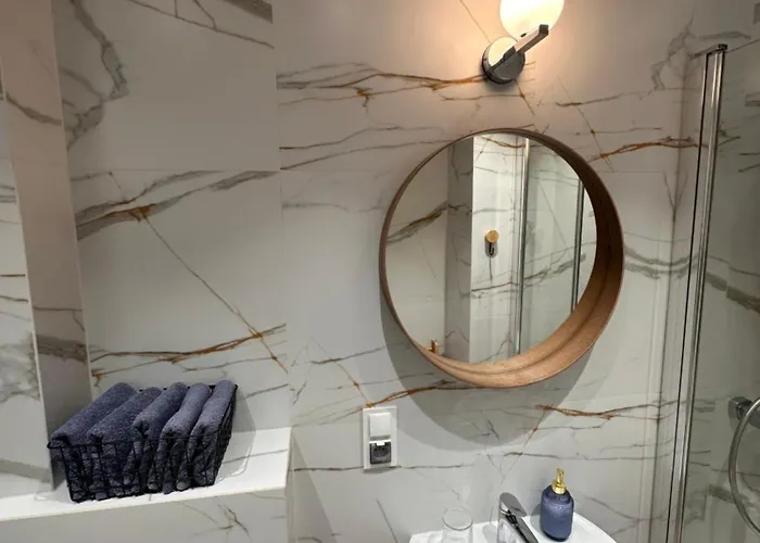 Cozy Bay - 15 Minutes Drive From The Old Town شقة